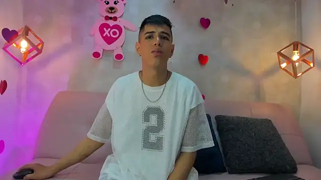 Snapshot of Angel_Khouri chatting on February 2025 03:02:01 AM Angel Khouri online show from February 2025 03:02:01 AM