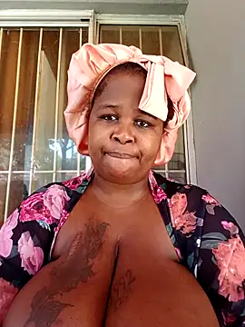 Snapshot of SexyLadyBoosxx chatting on October 2025 01:03:02 PM SexyLadyBoosxx online show from October 2025 01:03:02 PM