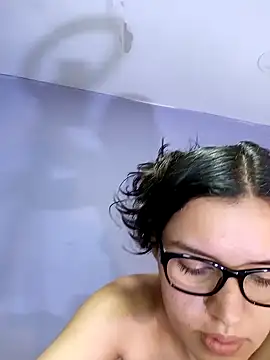 Snapshot of Danni_shy chatting on January 2025 01:15:01 AM Danni shy online show from January 2025 01:15:01 AM