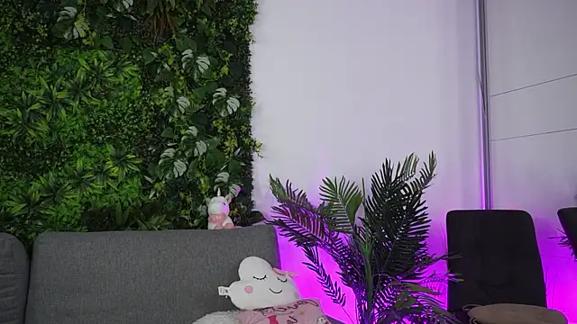 Snapshot of amiraroshen chatting on November 2025 07:46:02 PM amiraroshen online show from November 2025 07:46:02 PM