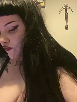 Gothicsiren online show from January 2025 08:12:01 PM