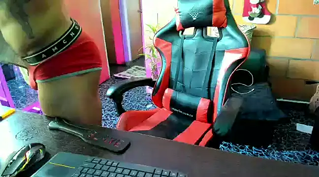 Adam Valenciia online show from February 2025 02:44:02 PM