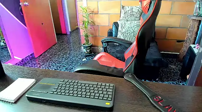 Adam Valenciia online show from February 2025 04:26:01 PM