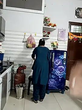 Snapshot of Best-Couple chatting on March 2025 08:51:02 AM Best-Couple online show from March 2025 08:51:02 AM