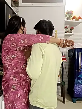 Snapshot of Best-Couple chatting on March 2025 05:34:01 AM Best-Couple online show from March 2025 05:34:01 AM