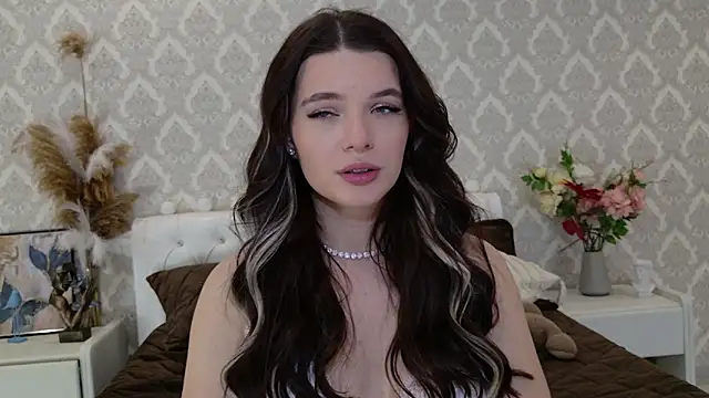 Snapshot of Nellie_Medina chatting on February 2025 01:04:01 AM Nellie Medina online show from February 2025 01:04:01 AM