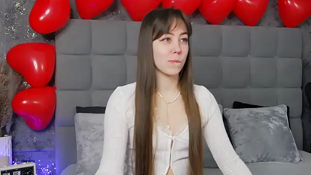 Snapshot of TheEmma chatting on February 2025 08:28:01 AM TheEmma online show from February 2025 08:28:01 AM