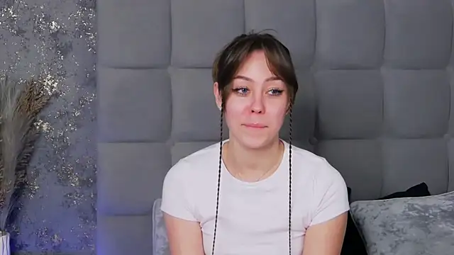 Snapshot of TheEmma chatting on March 2025 04:43:02 PM TheEmma online show from March 2025 04:43:02 PM