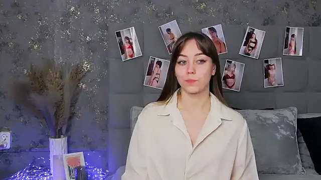 Snapshot of TheEmma chatting on March 2025 04:07:02 PM TheEmma online show from March 2025 04:07:02 PM