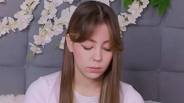 Snapshot of TheEmma chatting on November 2025 07:08:02 AM TheEmma online show from November 2025 07:08:02 AM