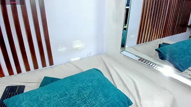 Snapshot of KRYSSTARITTER4 chatting on January 2025 01:27:01 PM KRYSSTARITTER4 online show from January 2025 01:27:01 PM