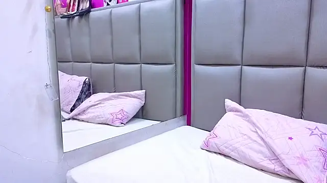 KRYSSTARITTER4 online show from July 2026 02:02:01 AM