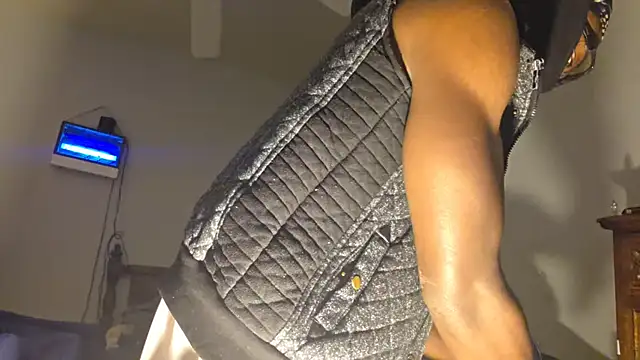 Snapshot of dominatingblacklove chatting on November 2025 07:52:02 AM dominatingblacklove online show from November 2025 07:52:02 AM