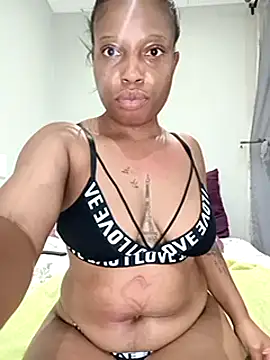 Snapshot of Thando04 chatting on January 2025 09:45:01 PM Thando04 online show from January 2025 09:45:01 PM