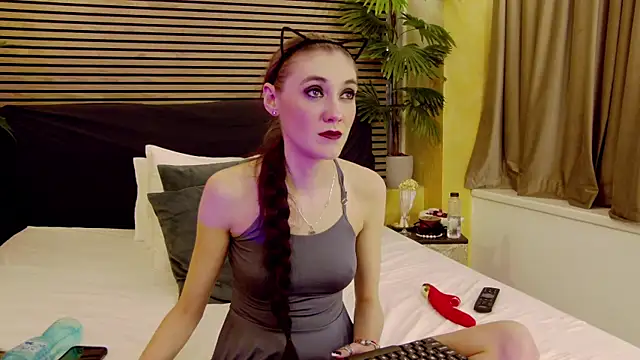 SamaraSinn online show from January 2025 11:48:02 AM