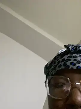 Snapshot of DamnBubbles chatting on January 2025 10:34:01 PM DamnBubbles online show from January 2025 10:34:01 PM