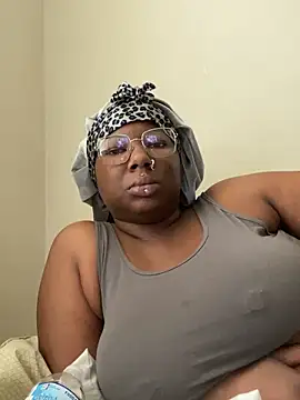 Snapshot of DamnBubbles chatting on March 2025 04:32:01 PM DamnBubbles online show from March 2025 04:32:01 PM