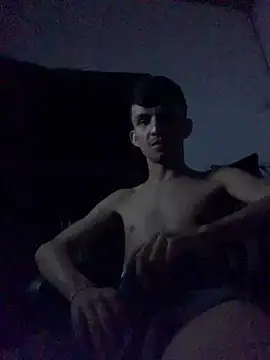 gabrielzinnnn085 online show from May 2026 09:45:01 PM