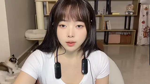 Snapshot of Chenjing0 chatting on October 2025 02:21:01 AM Chenjing0 online show from October 2025 02:21:01 AM