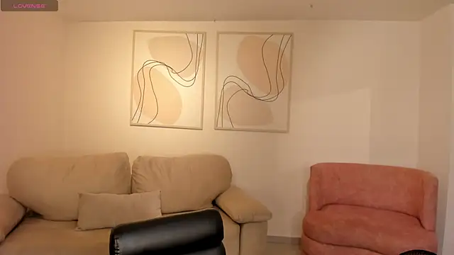 NiaSalvatore online show from April 2026 07:51:02 PM