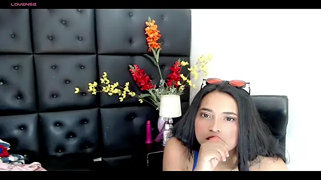 Carolaine01 online show from March 2025 10:10:01 PM