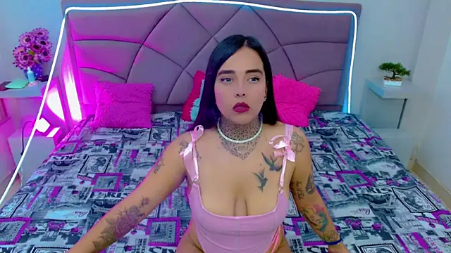 Carolaine01 online show from September 2025 03:23:02 PM