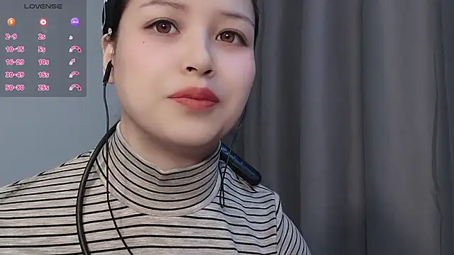 Lucky-xiuxiu online show from December 2025 03:10:01 PM