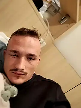 Snapshot of frankthefuck69 chatting on November 2025 09:24:02 PM frankthefuck69 online show from November 2025 09:24:02 PM