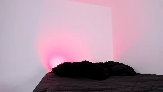 Laurensmith9 online show from March 2025 12:25:02 PM