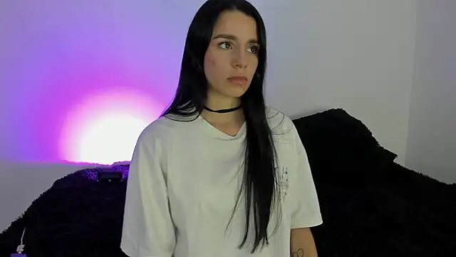 Laurensmith9 online show from November 2025 08:19:02 PM