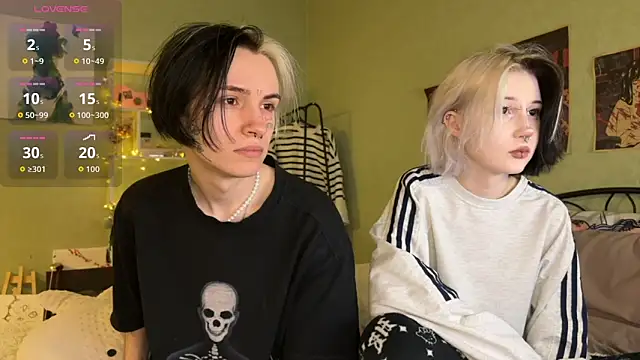 Snapshot of VeryRare_TwinS chatting on October 2025 09:57:01 PM VeryRare TwinS online show from October 2025 09:57:01 PM