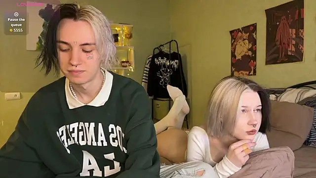 Snapshot of VeryRare_TwinS chatting on November 2025 10:03:02 PM VeryRare TwinS online show from November 2025 10:03:02 PM