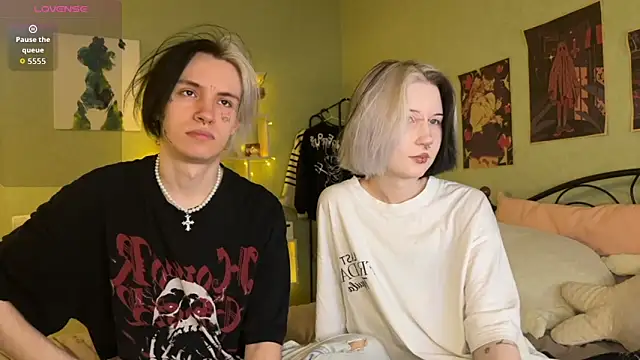 Snapshot of VeryRare_TwinS chatting on November 2025 10:44:02 PM VeryRare TwinS online show from November 2025 10:44:02 PM