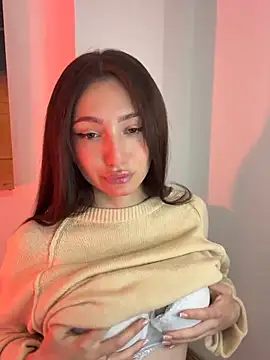 Snapshot of Maddy_Jones chatting on January 2025 07:38:01 PM Maddy Jones online show from January 2025 07:38:01 PM