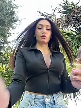 Snapshot of Maddy_Jones chatting on January 2025 08:09:01 PM Maddy Jones online show from January 2025 08:09:01 PM