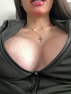 Snapshot of Maddy_Jones chatting on January 2025 06:56:01 PM Maddy Jones online show from January 2025 06:56:01 PM