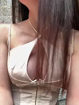 Snapshot of Maddy_Jones chatting on January 2025 08:11:02 PM Maddy Jones online show from January 2025 08:11:02 PM