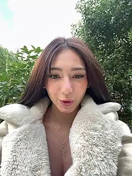 Snapshot of Maddy_Jones chatting on January 2025 07:52:01 PM Maddy Jones online show from January 2025 07:52:01 PM