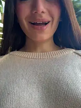 Snapshot of Maddy_Jones chatting on January 2025 08:01:02 PM Maddy Jones online show from January 2025 08:01:02 PM