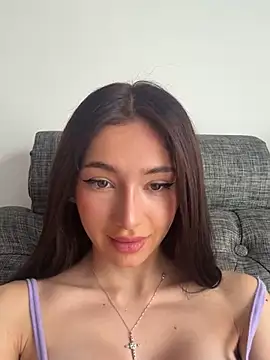 Snapshot of Maddy_Jones chatting on February 2025 08:07:02 PM Maddy Jones online show from February 2025 08:07:02 PM