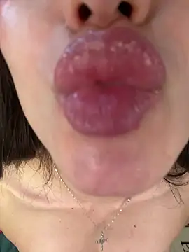 Snapshot of Maddy_Jones chatting on March 2025 04:14:01 PM Maddy Jones online show from March 2025 04:14:01 PM