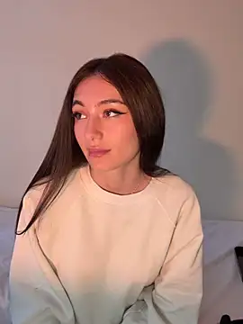 Snapshot of Maddy_Jones chatting on March 2025 03:29:01 PM Maddy Jones online show from March 2025 03:29:01 PM