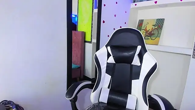 Anniee x online show from May 2026 12:42:01 PM