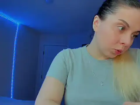 HappyIva online show from February 2025 11:04:01 PM