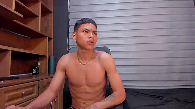 Snapshot of adam_piarse01 chatting on March 2025 12:47:01 AM adam piarse01 online show from March 2025 12:47:01 AM