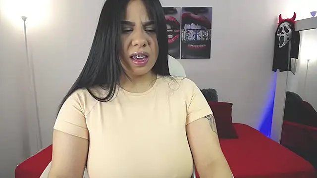 downsonMia online show from January 2025 11:23:01 PM