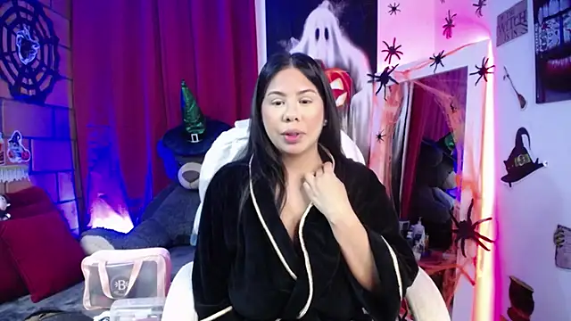 downsonMia online show from October 2025 10:06:01 AM