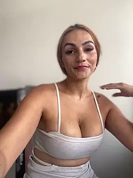 Samantha bigboobs online show from January 2025 07:40:01 PM