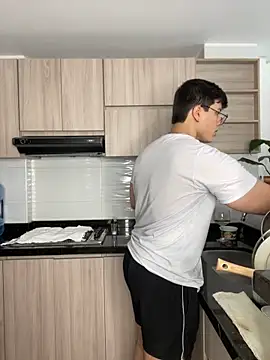 Snapshot of Thom_Ohtani chatting on January 2025 07:17:02 PM Thom Ohtani online show from January 2025 07:17:02 PM