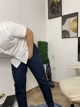 Snapshot of Thom_Ohtani chatting on January 2025 04:12:01 AM Thom Ohtani online show from January 2025 04:12:01 AM